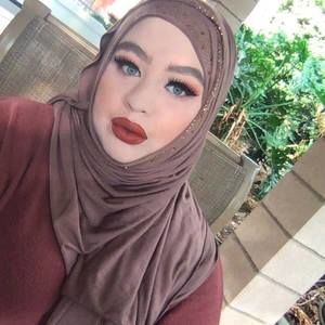 Meet your Posher, Aisha